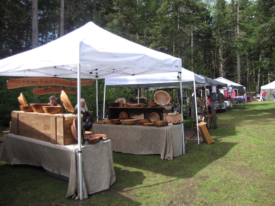 Visit the North Country on Memorial Day weekend to enjoy this great festival! This year, arts & crafts vendors will be set up both in the pavilion and outside on the surrounding grounds. Food vendors will be set up on a lawn adjacent to the pavilion. The gazebo will serve as the music stage. Details & vendor registration available at www.dixvillenotchfestival.com. Free admission. Info: 603-237-1898